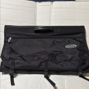 Skyroll foldable Black nylon Garment Bag. Like new